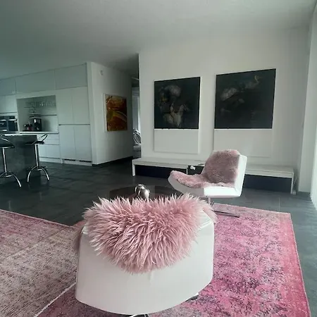 Black Loft - The Artist's Place *